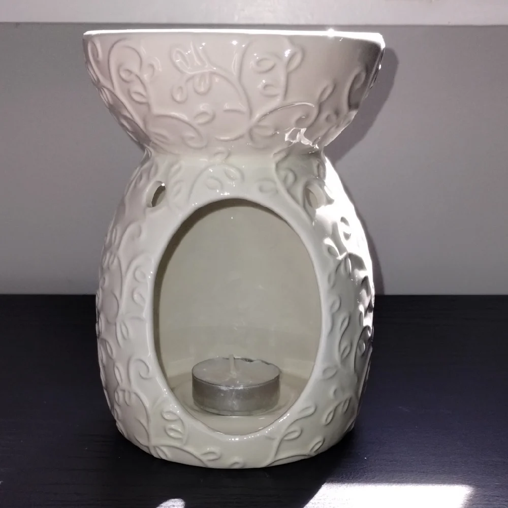 Hallmark Cream Candle Wax Melts Holder - Picture 1 of 4
